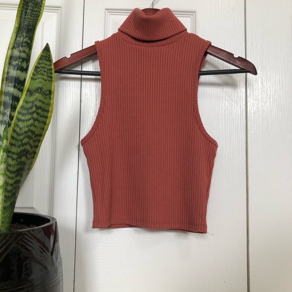 URBAN OUTFITTERS Turtle Neck Tank